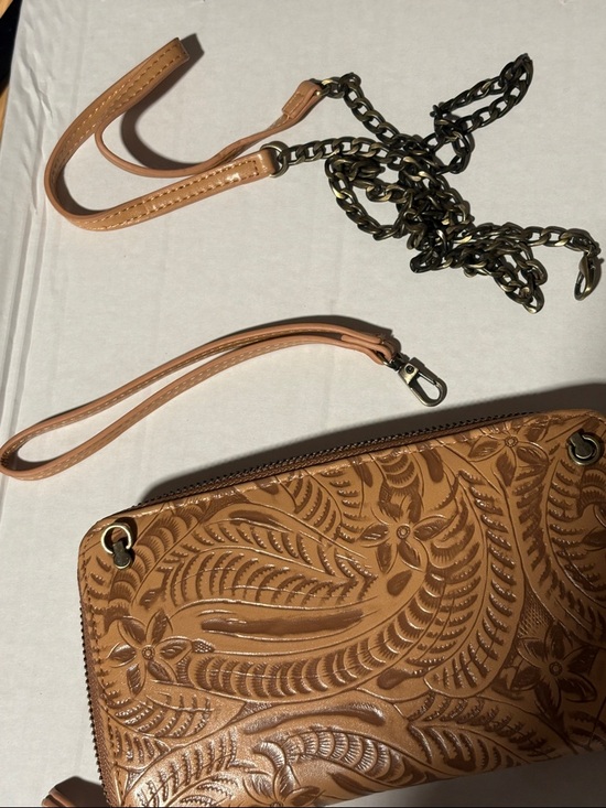 Embossed Tan Leather Wallet Purse Wristlet NWOT Unbranded - Picture 5 of 5